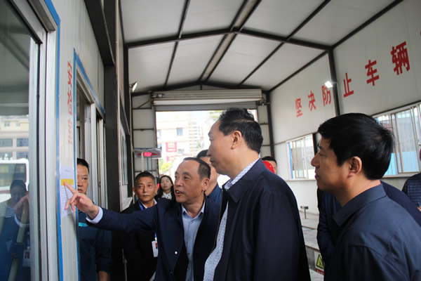 市安委辦主任、安監(jiān)局局長李永宏一行到隴運集團公司檢查指導(dǎo)工作