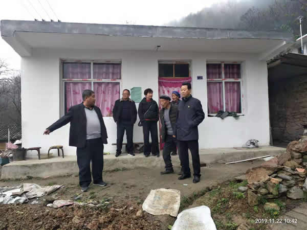 隴運(yùn)集團(tuán)公司開(kāi)展“解難題、辦實(shí)事、送溫暖”主題黨日活動(dòng)